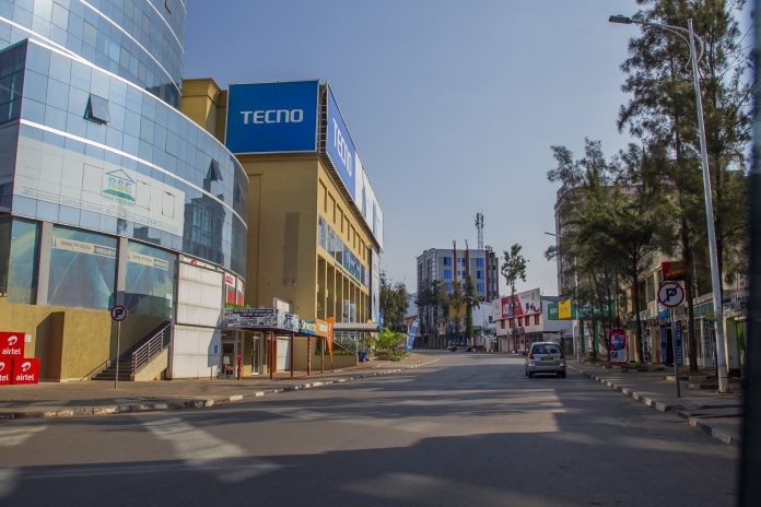 An once busy street is empty during a lockdown in Kigali, capital of Rwanda, July 17, 2021. The Rwandan government on Wednesday announced that movements in Kigali and eight towns will be prohibited from July 17 to July 26, due to the surge in COVID-19 cases. The public are not permitted to leave home except for essential services during the lockdown. (Xinhua/Cyril Ndegeya)