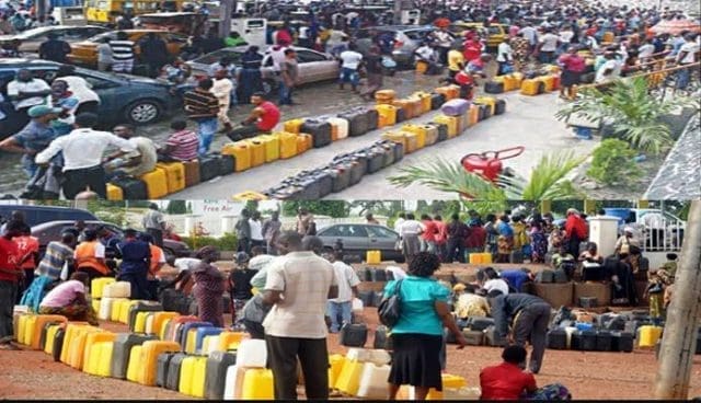 Motorist in Nigeria Queue for Fuel As President Tinubu Cancel Subsidies - Vimarsana News